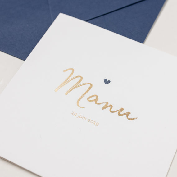 Speciaal geboortekaartje voor meisje met naam geschreven in roséfolie mat