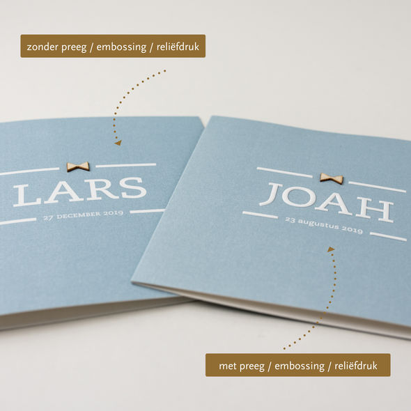 Geboortekaartjes Lars en Joah | houten strikje | oud blauw | preeg
