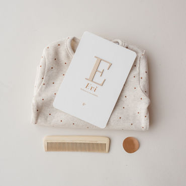 Geboortekaartje Evi | meisje | honing | houten letter