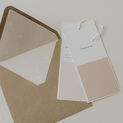 Envelop | kraftbruin | voering vleugje van poederroze | vierkant | 14 x 14 cm | studiokuuk