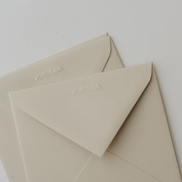 Envelop | zand | vierkant | 14 x 14 cm | studiokuuk