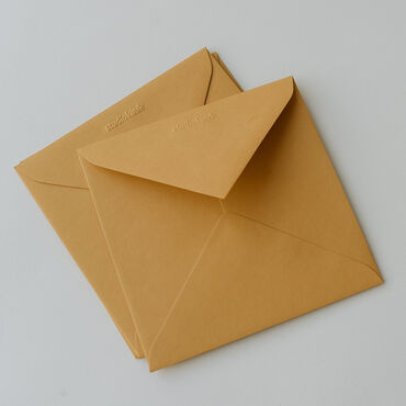 Envelop | okergeel | vierkant | 14 x 14 cm | studiokuuk