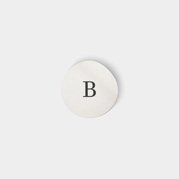 Minimalistische sluitsticker | diep grijs | letter B